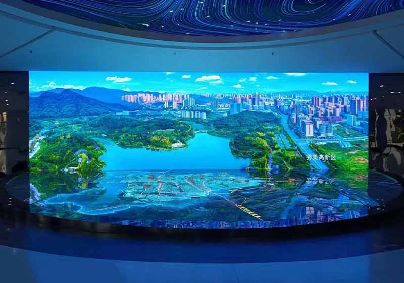 Maxcolor LED display application-Ultra hd Indoor LED display<br />
From monitoring room in China.