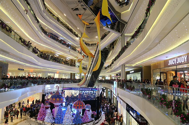 LED Displays suitable for installation in shopping malls - Maxcolorvisual